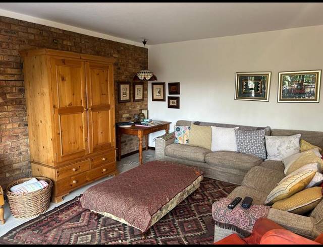 3 BEDROOM PROPERTY TO RENT IN MENLO PARK